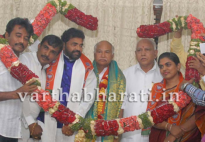 ಛಲವಾದಿ ನಾರಾಯಣಸ್ವಾಮಿ, ಎನ್.ವೈ.ಗೋಪಾಲಕೃಷ್ಣ ಬಿಜೆಪಿ ಸೇರ್ಪಡೆ